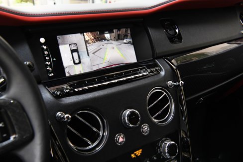 Used 2021 Rolls-Royce Cullinan Black Badge image 19
