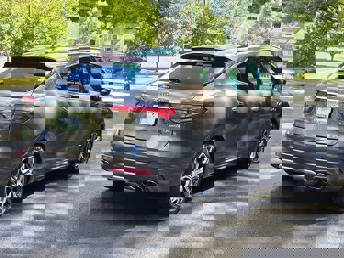Used 2021 Maserati Levante GranLusso image 6