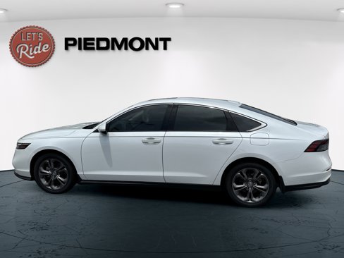 Used 2023 Honda Accord EX image 10