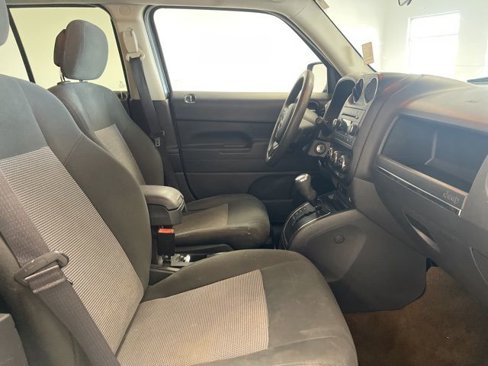 Used 2013 Jeep Patriot Sport image 21