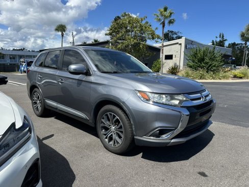 Used 2017 Mitsubishi Outlander SE image 4