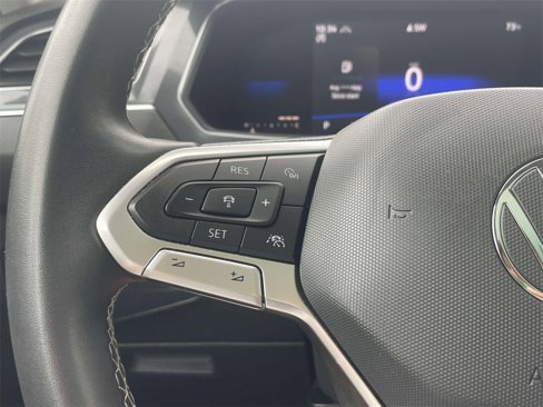 Used 2022 Volkswagen Tiguan SE w/ Panoramic Sunroof Package image 22