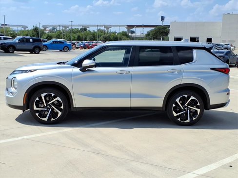 Used 2022 Mitsubishi Outlander SE image 6