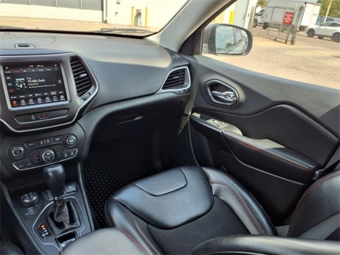 Used 2019 Jeep Cherokee Trailhawk w/ Cold Weather Group image 7