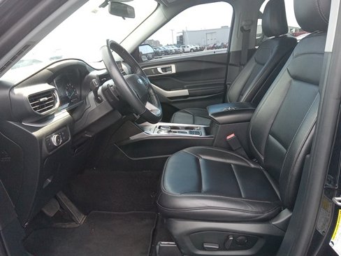 Used 2020 Ford Explorer XLT w/ Equipment Group 202A image 13