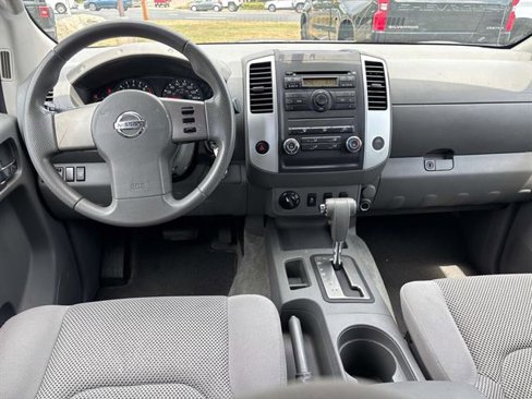 Used 2012 Nissan Frontier SV image 12
