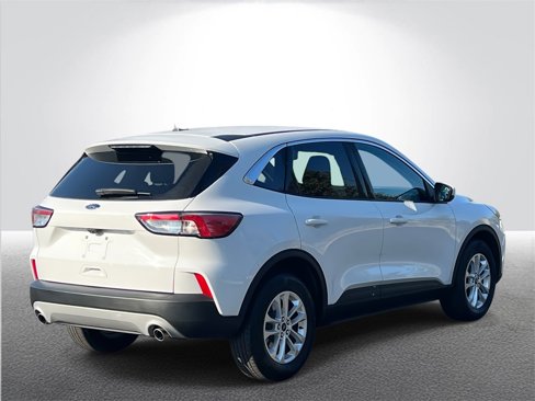 Used 2020 Ford Escape SE image 5