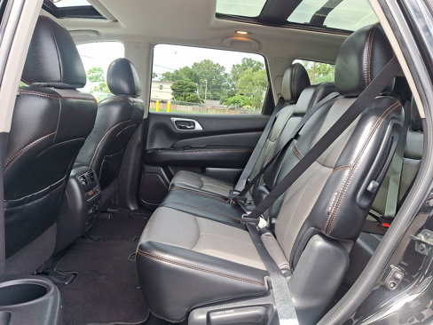 Used 2019 Nissan Pathfinder SL image 11