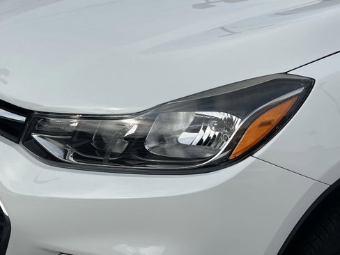 Used 2022 Chevrolet Trax LS w/ Tint and Cruise Package image 11