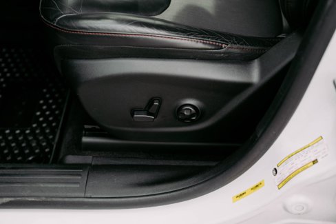 Used 2018 Jeep Cherokee Trailhawk image 15