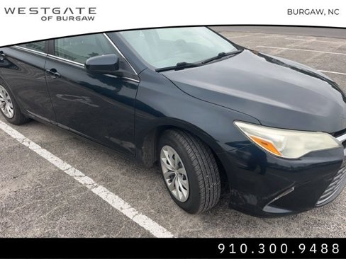 Used 2016 Toyota Camry LE image 2
