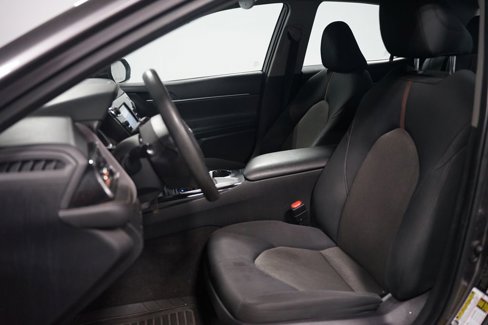 Used 2020 Toyota Camry LE image 7