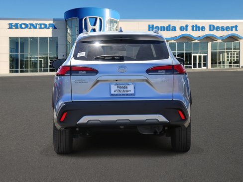 Used 2023 Toyota Corolla Cross XLE image 6