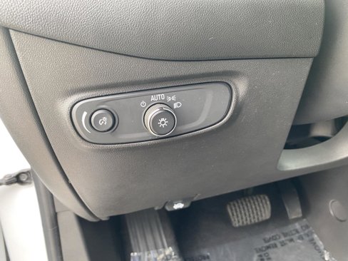 Used 2021 Chevrolet Equinox LS image 21