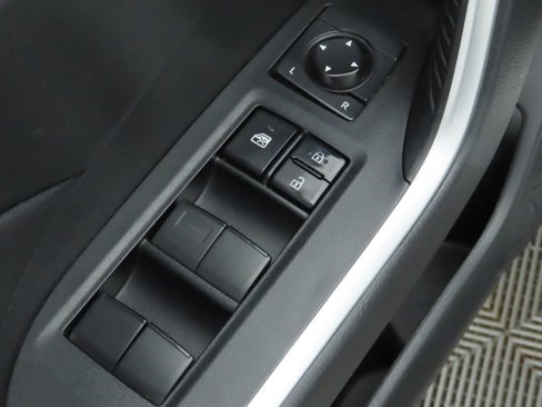 Used 2021 Toyota RAV4 XLE w/ Convenience Package image 23