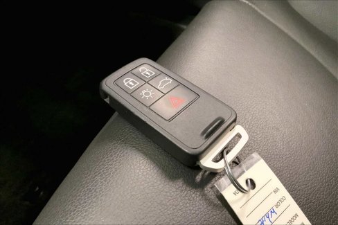 Used 2018 Volvo V60 T5 Cross Country image 18