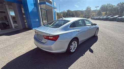 Used 2017 Chevrolet Malibu LT image 4