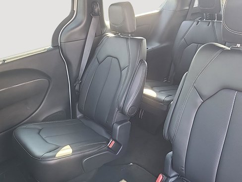 New 2026 Chrysler Pacifica Select image 18