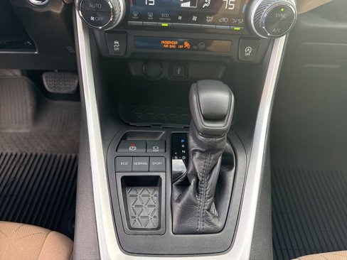 Used 2020 Toyota RAV4 XLE image 29