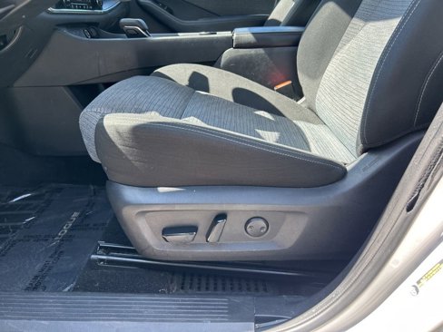 Used 2023 Nissan Rogue SV image 11