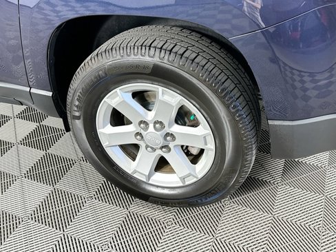 Used 2015 GMC Acadia SLE image 39