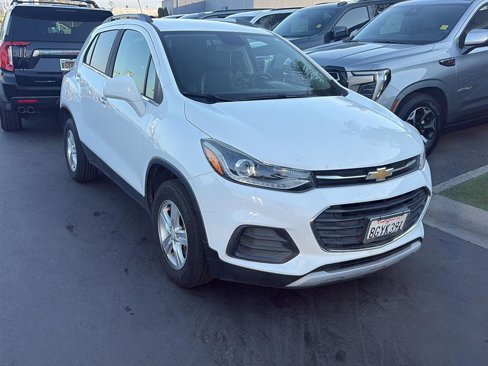 Used 2018 Chevrolet Trax LT w/ LT Convenience Package image 1