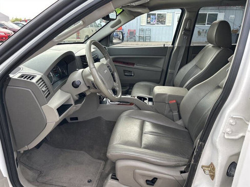 Used 2005 Jeep Grand Cherokee Limited image 10