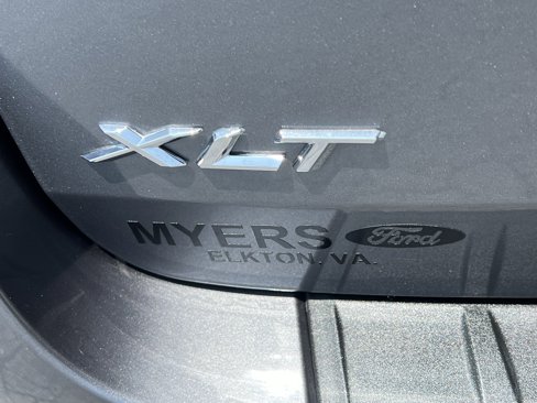 Used 2022 Ford Explorer XLT w/ Equipment Group 202A image 10