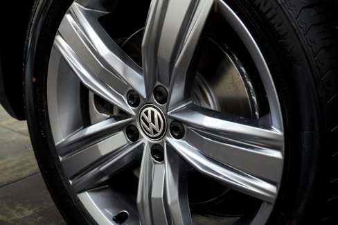 Used 2021 Volkswagen Tiguan SEL w/ 2-Row Tiguan MDO Package image 10