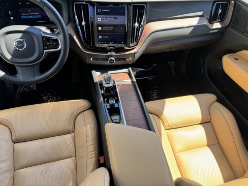 Certified 2023 Volvo XC60 B5 Ultimate w/ Climate Package image 14