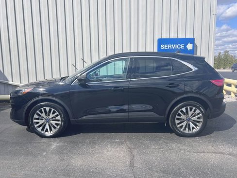 Used 2022 Ford Escape Titanium w/ Class II Trailer Tow Package image 6