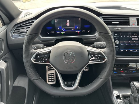 Used 2022 Volkswagen Tiguan SE R-Line image 25