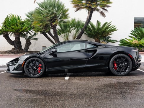 Used 2024 McLaren Artura image 16