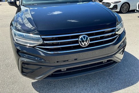 Certified 2022 Volkswagen Tiguan SE w/ Panoramic Sunroof Package image 11