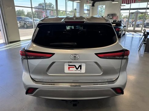 Used 2020 Toyota Highlander Platinum image 6
