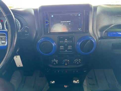 Used 2015 Jeep Wrangler Unlimited Sahara w/ Connectivity Group image 14