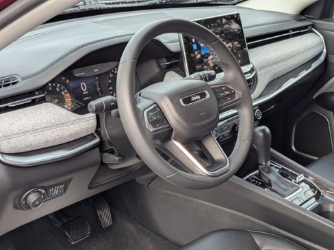 Used 2022 Jeep Compass Latitude image 10