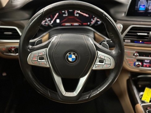 Used 2016 BMW 740i image 3