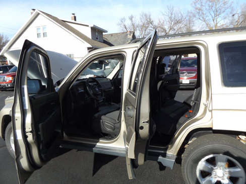 Used 2011 Jeep Liberty Sport image 12