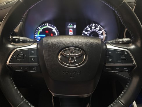Used 2021 Toyota Highlander LE image 14