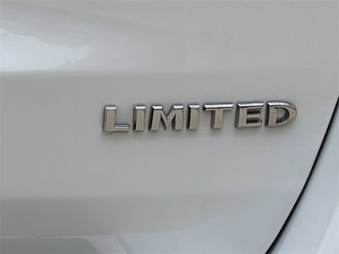 Used 2019 Jeep Grand Cherokee Limited image 2
