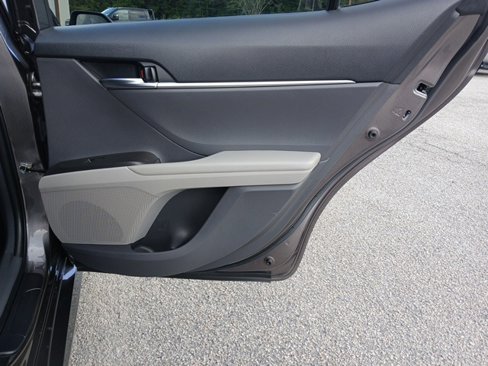 Used 2022 Toyota Camry LE image 31