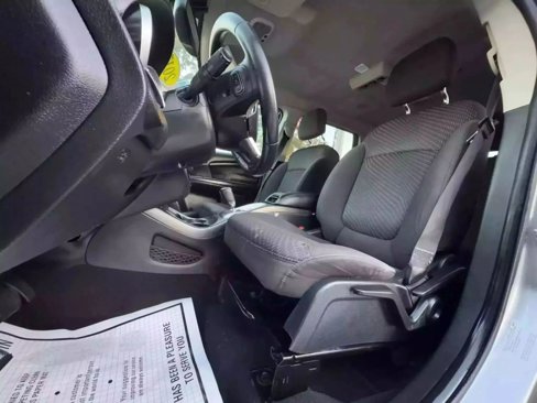 Used 2017 Dodge Journey SE w/ Flexible Seating Group image 16
