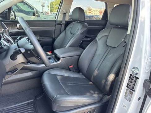 Used 2023 Kia Sorento S image 19