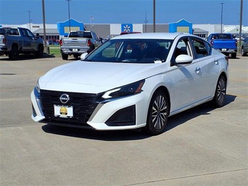 Used 2023 Nissan Altima 2.5 SV image 2