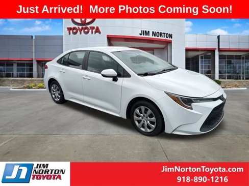Used 2022 Toyota Corolla LE image 1