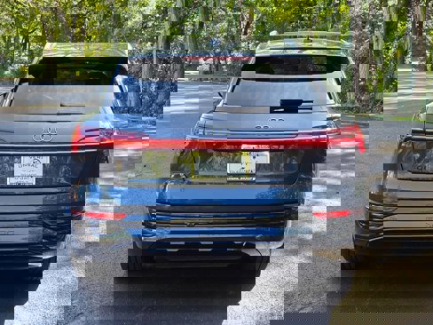 Used 2024 Audi Q8 e-tron Premium Plus w/ Premium Plus Package image 5