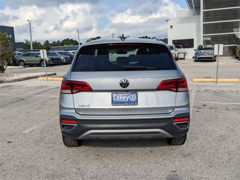 Certified 2024 Volkswagen Taos SE image 6
