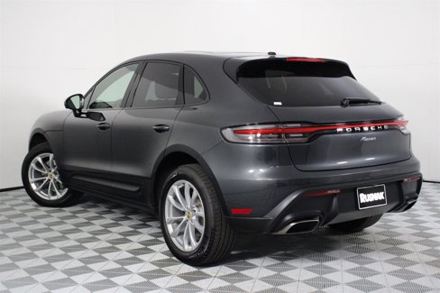 Certified 2025 Porsche Macan image 3