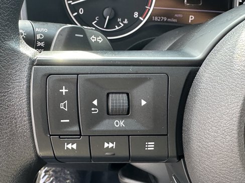 Used 2023 Nissan Rogue S image 24